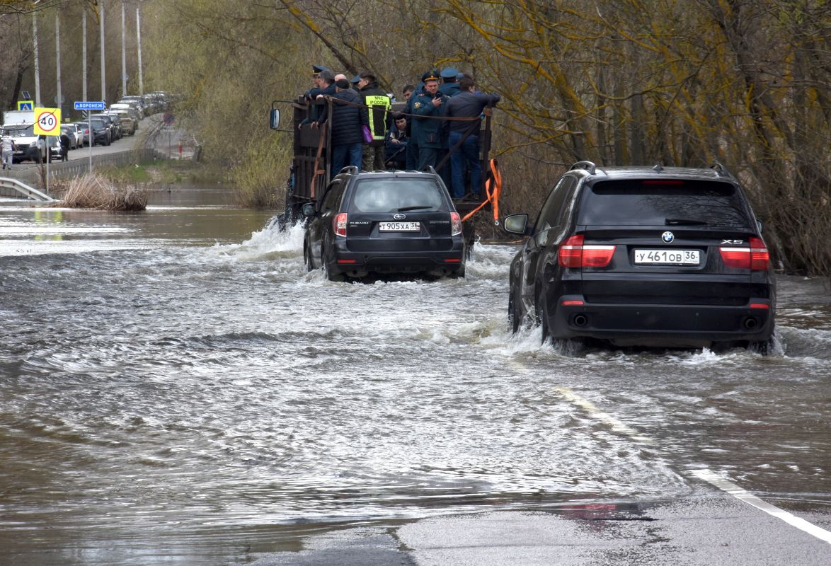 «Мучаемся каждый год». Паводок отрезал жителей двух воронежских сёл от цивилизации