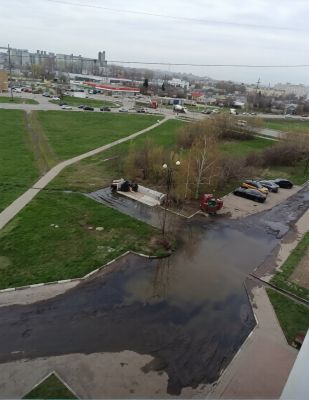 В Белгороде улица месяц тонет в канализации