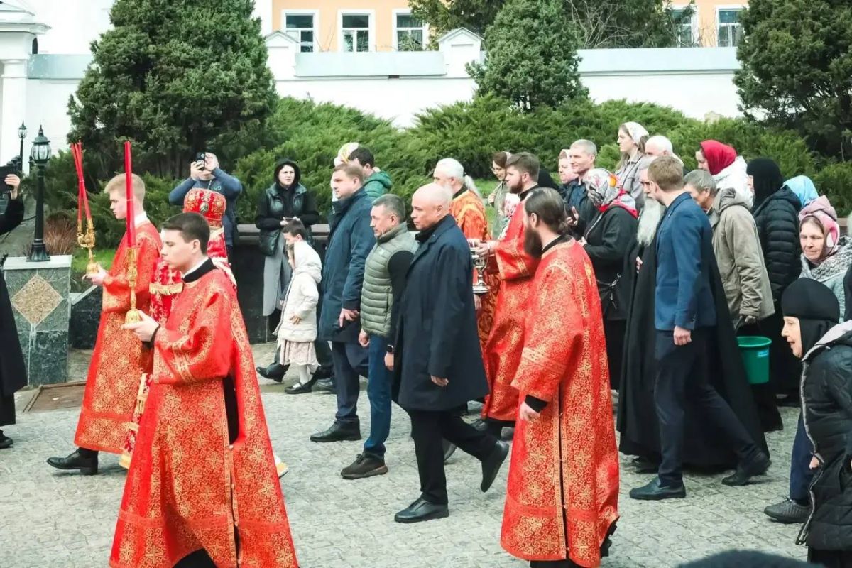 Липецкий губернатор Артамонов уехал в монастырь, где стал паломником