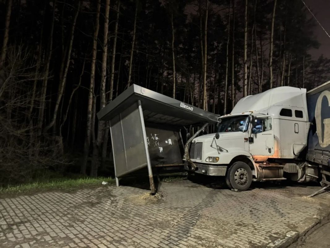 Стали известны подробности аварии с&nbsp;фурой, протаранившей остановку в&nbsp;Воронеже