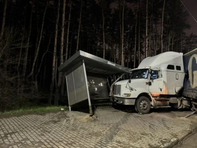 Стали известны подробности аварии с фурой, протаранившей остановку в Воронеже