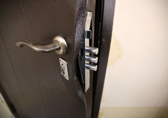 В парламенте призвали запретить коллекторов и микрофинансовые организации 