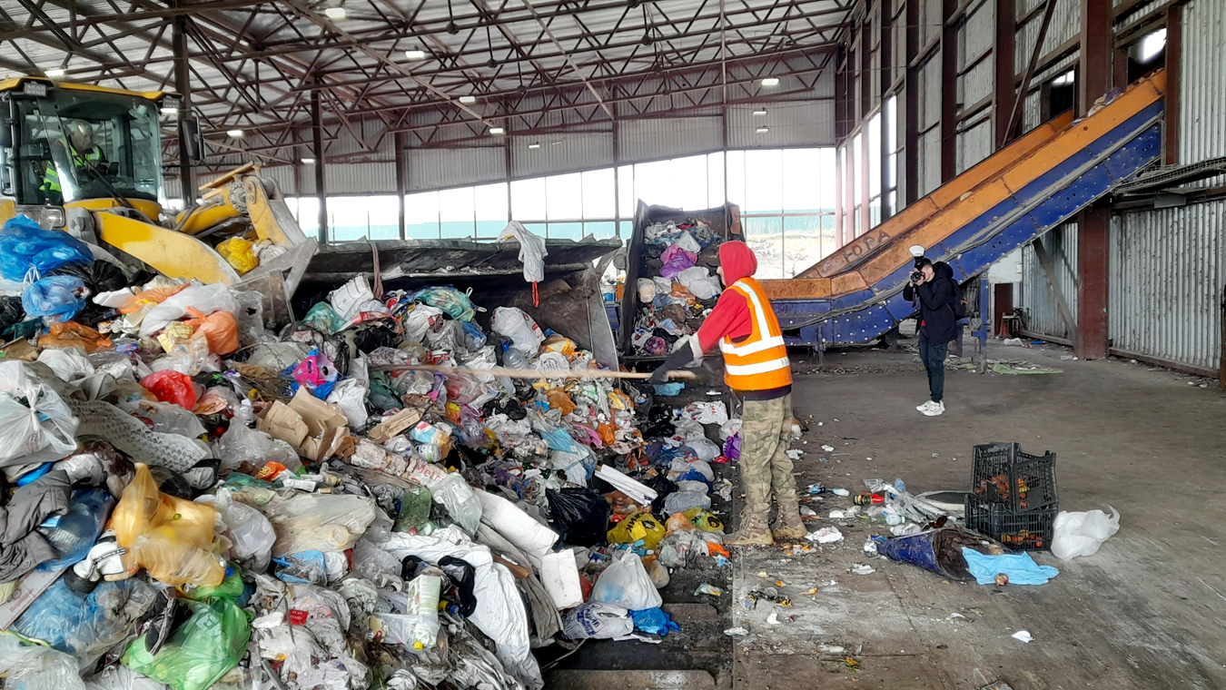 Воронежцев призывают не выбрасывать в баки шины и унитазы