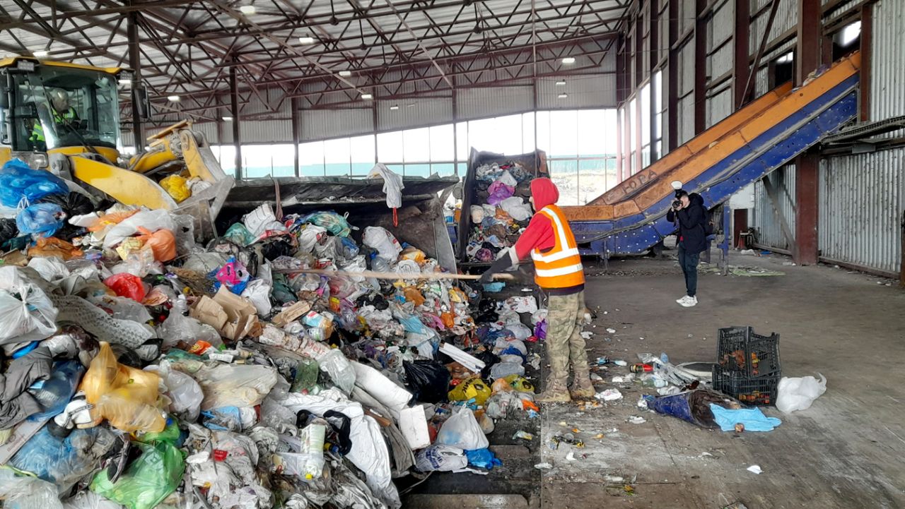 Воронежцев призывают не выбрасывать в мусор покрышки и унитазы