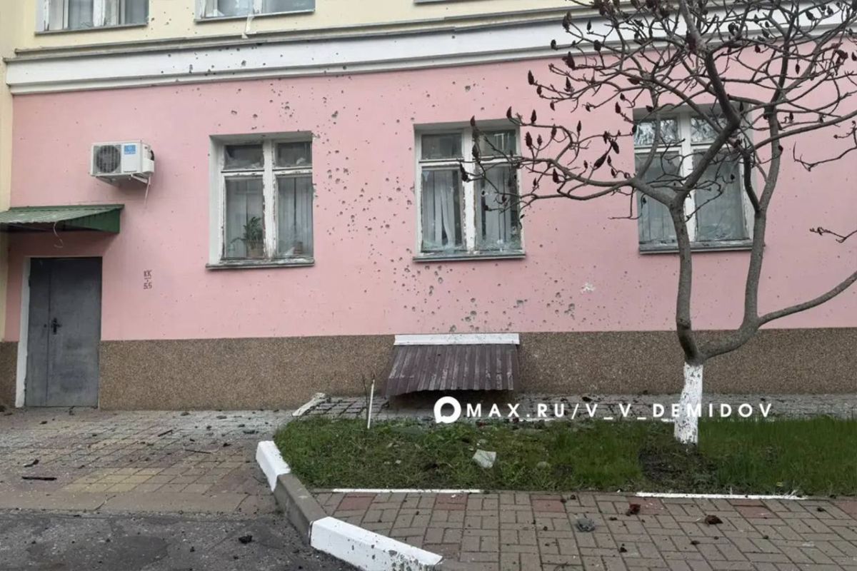 Украинский беспилотник изрешетил соцобъект в Белгороде: ранена женщина