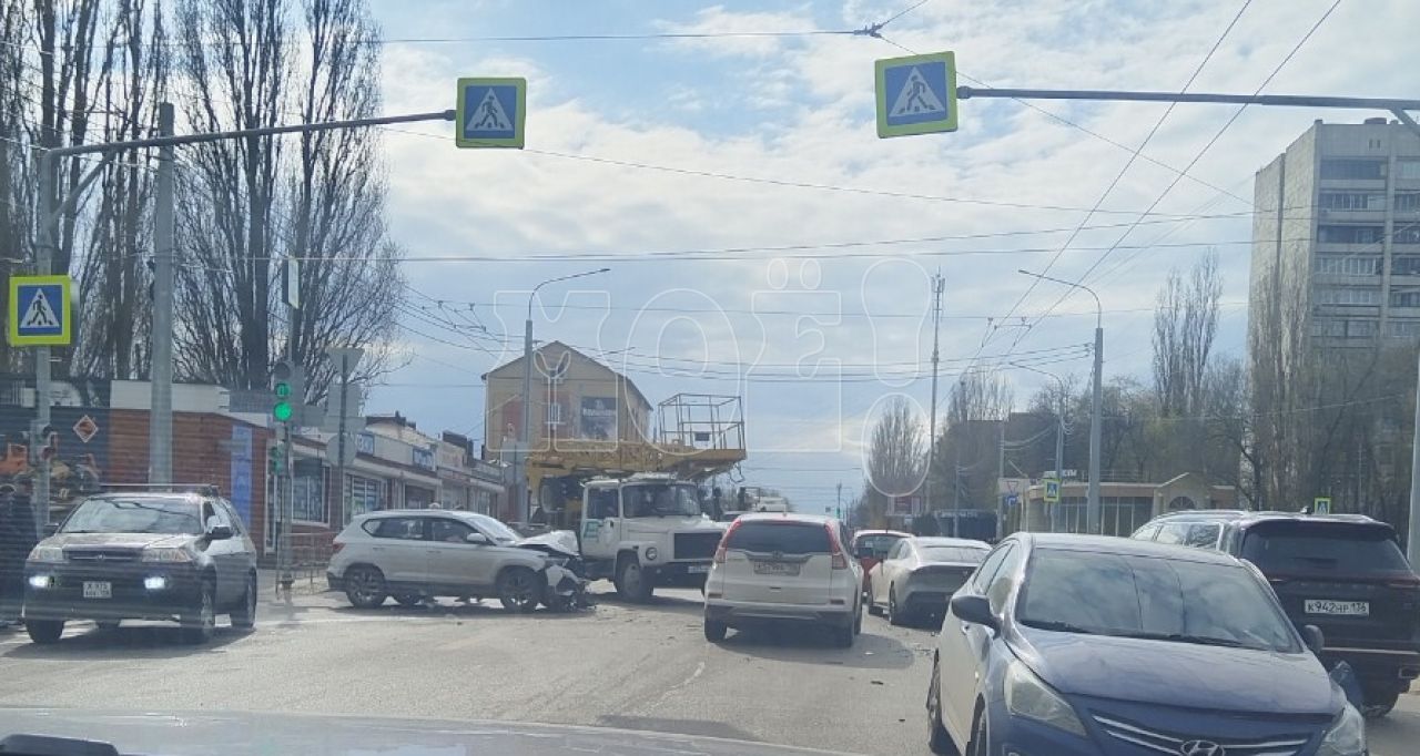 Выяснилось, есть ли пострадавшие в аварии на дублёре Московского проспекта в Воронеже