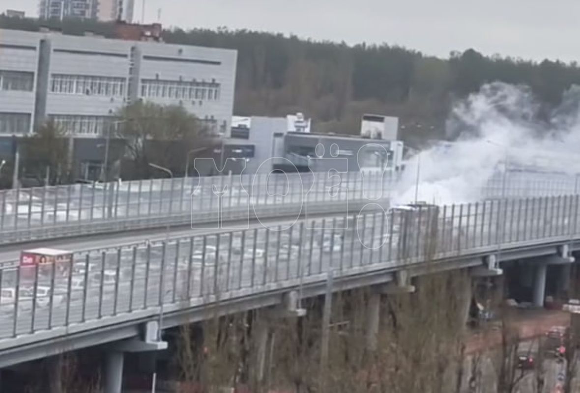 О пожаре на&nbsp;остужевском мосту сообщили воронежцы (ВИДЕО)