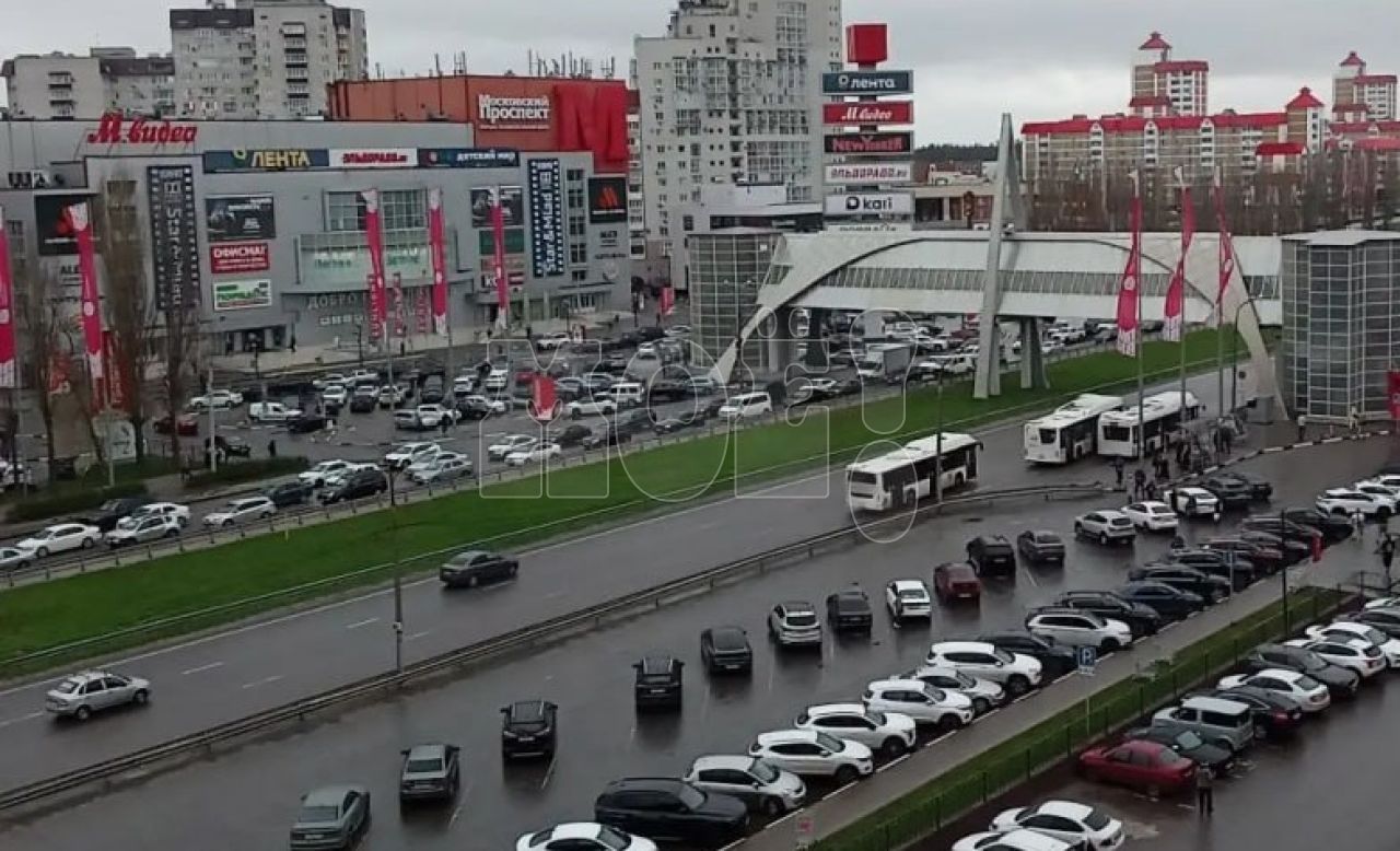 Километровая пробка из-за ДТП внезапно сковала Московский проспект