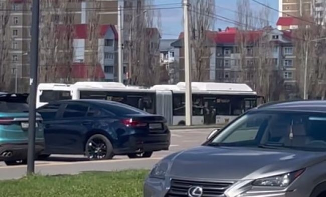 Воронежцы показали видео с обновлёнными автобусами-«гармошками»