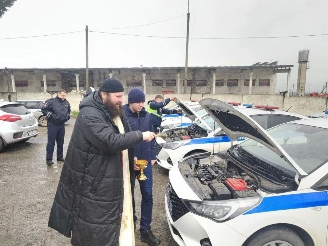 Липецкие гаишники будут ездить на освящённых автомобилях