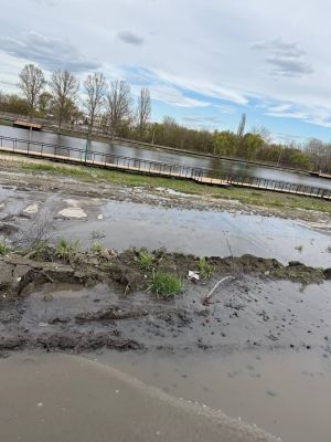 Жители ЖК в Белгороде утопают в фекалиях и грязи на пути к новой набережной