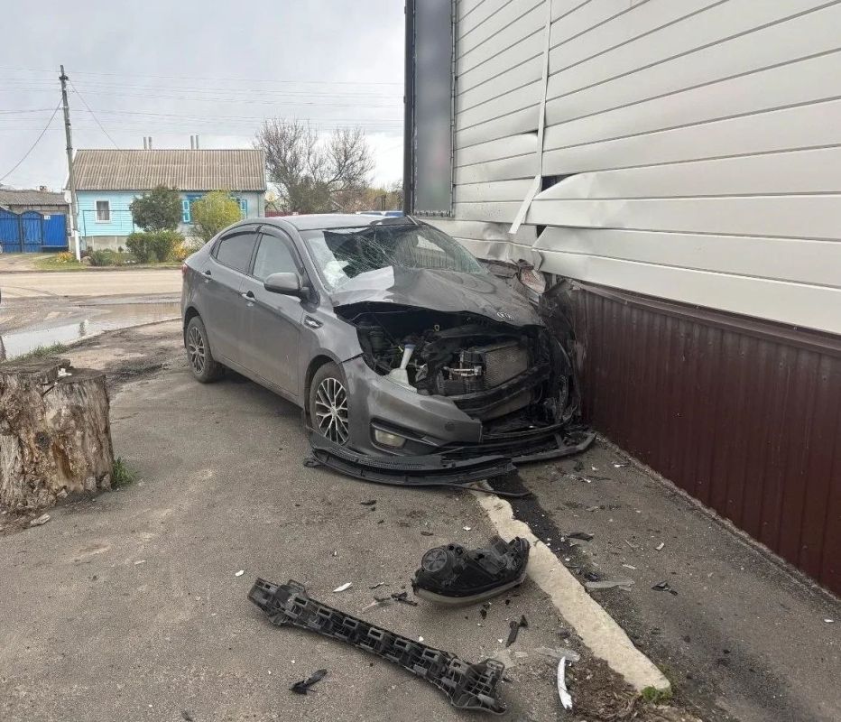 Пьяная женщина на&nbsp;иномарке протаранила дом в&nbsp;воронежском посёлке