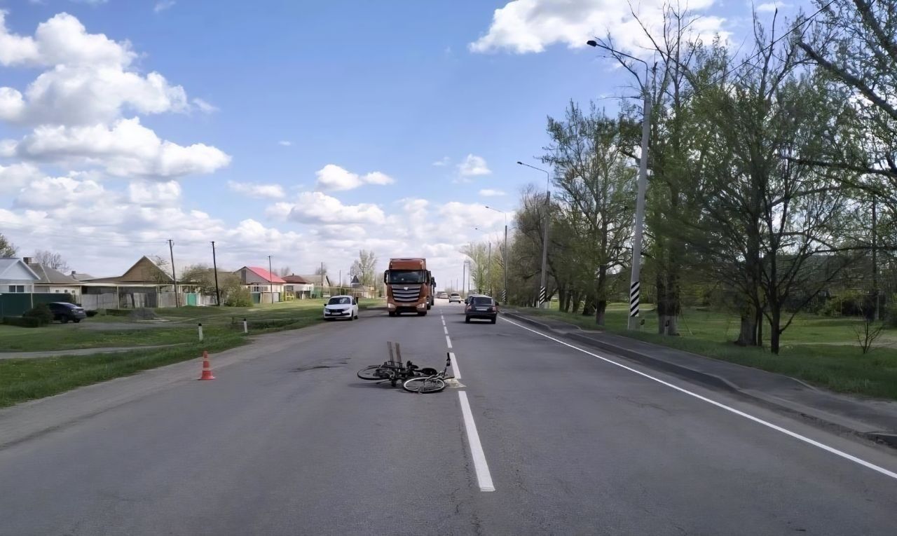 КамАЗ насмерть задавил человека в Воронежской области