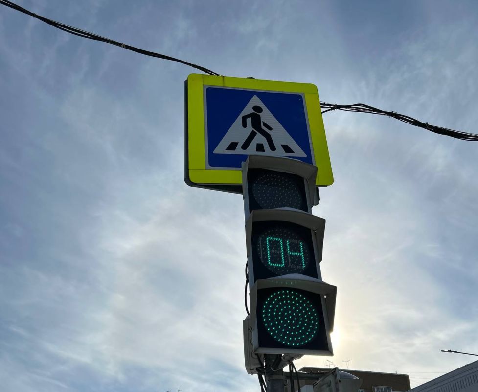 В Липецке пенсионер попал в реанимацию после падения на него светофора