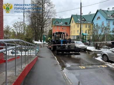 12-летнего ребёнка намотало на щётку снегоуборочного трактора — мальчик погиб