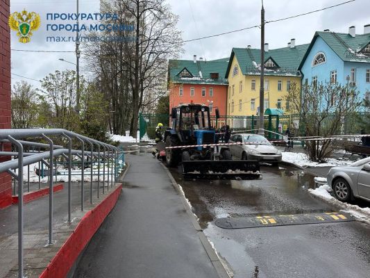 12-летнего ребёнка намотало на щётку снегоуборочного трактора — мальчик погиб