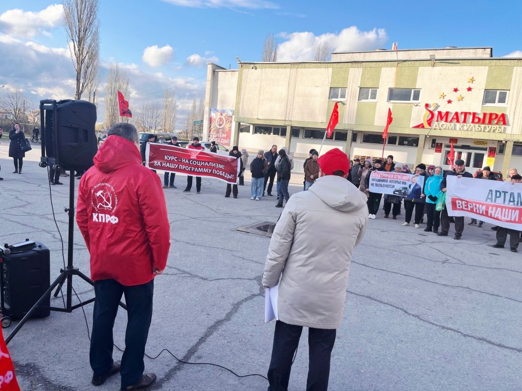 Гейзер с асфальтом против транспарантов: суд отказал КПРФ в иске к мэрии Липецка