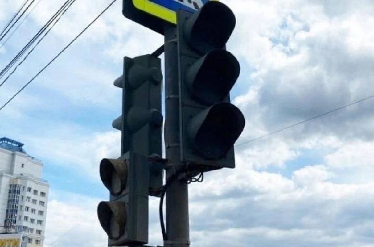 В Липецке после ЧП со светофором проверили все опоры и нашли дефект