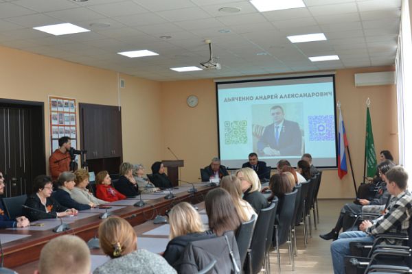 Спикер городского парламента встретился со студентами в ВИЭСУ