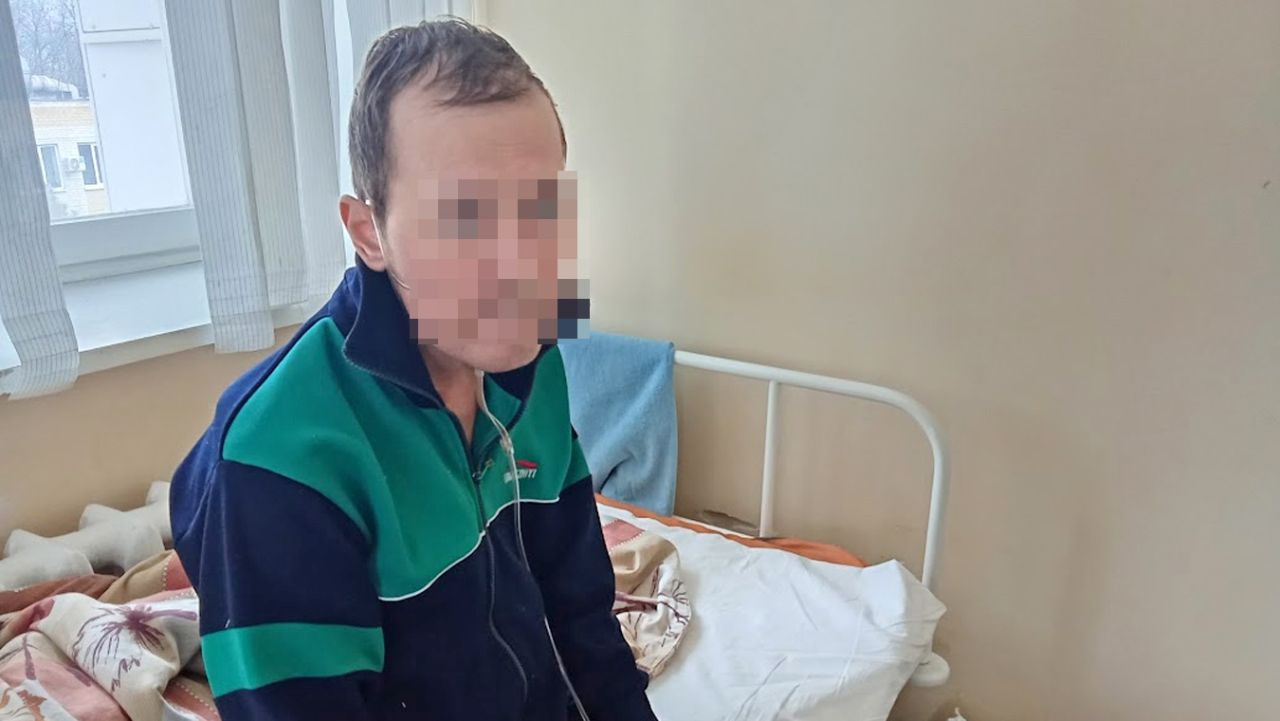 «Меня отвезли в&nbsp;больницу: туберкулёз, энцефалит, отёк мозга. Выписался — и&nbsp;обратно к&nbsp;бомжам»