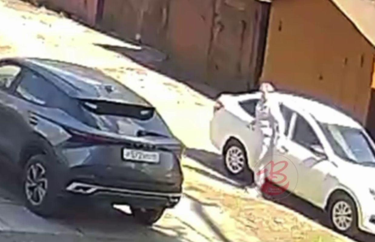 Ужасный поступок за гаражами совершила воронежанка и попала на видео&nbsp;