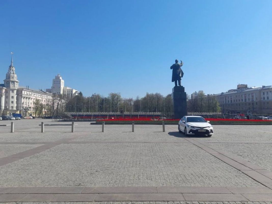 Воронежцам показали, что происходит на площади Ленина после отмены парада Победы