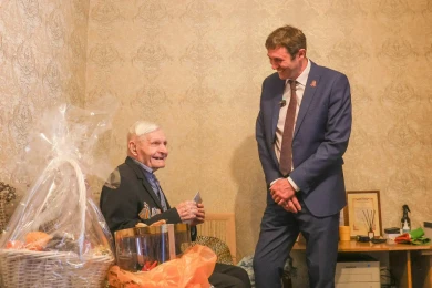 Глава Воронежа поздравил ветерана с 98-летием