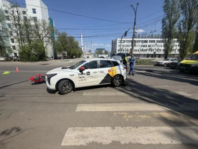 Погиб мотоциклист, проломивший дверь такси в ДТП
