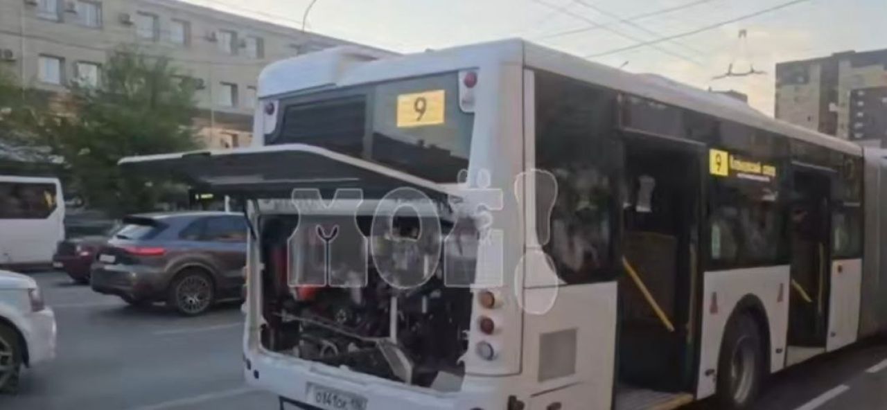 «Недолго музыка играла». Новый автобус-«гармошка» сломался в&nbsp;Воронеже