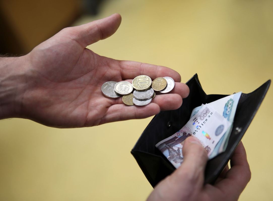 Статистика: россияне получают всё больше, но&nbsp;куда-то девают деньги