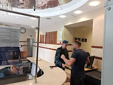 На заседание с дубинкой: воронежец пытался пронести в суд запрещенный предмет