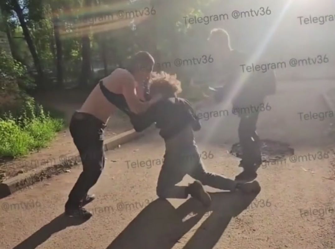 Жестокое избиение мужчины попало на&nbsp;видео в&nbsp;Воронеже