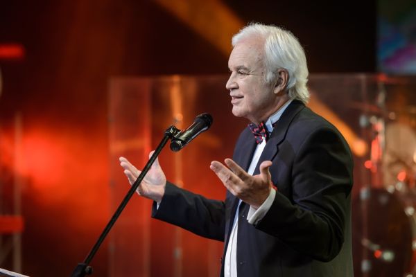 Выяснилось, к кому может перейти наследство легендарного телеведущего Владимира Молчанова
