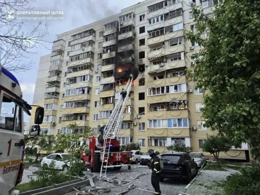 В Белгороде дрон ударил в высотку: дом загорелся, есть пострадавшие