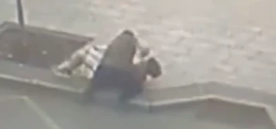 Появилось видео с нападением на уличного музыканта в центре Воронежа