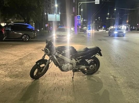 Молодой мотоциклист с 25-летней пассажиркой разбился в Воронеже 