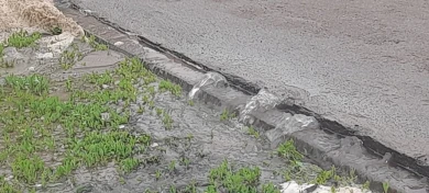 Водные процедуры. Новый «водопад» появился в Воронеже в 15 метрах от старого прорыва