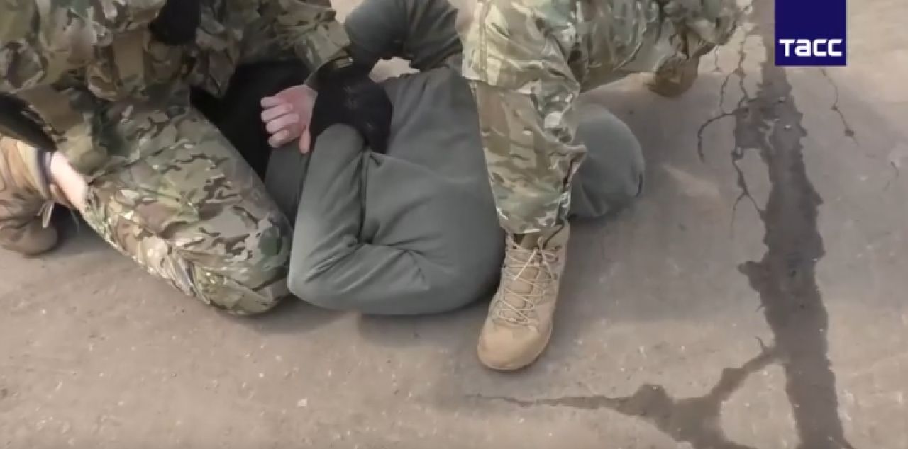 На видео попало задержание иностранцев, взорвавших БПЛА в Воронежской области