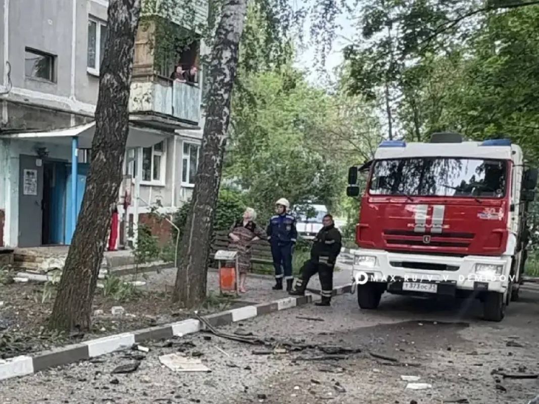 Утро Белгорода началось с ракетного обстрела: дрон пробил крышу многоэтажки
