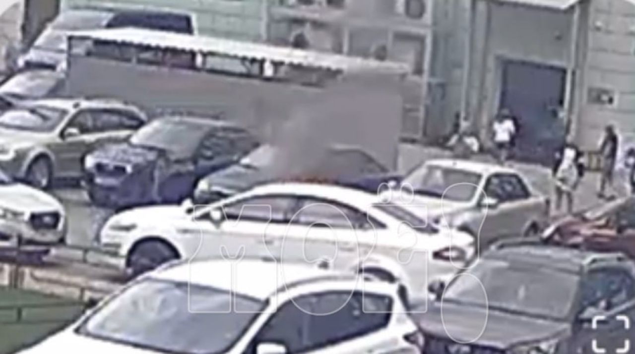 Поджог авто и&nbsp;нападение на&nbsp;фельдшера: пьяные воронежцы устроили разборки прямо у&nbsp;ТЦ