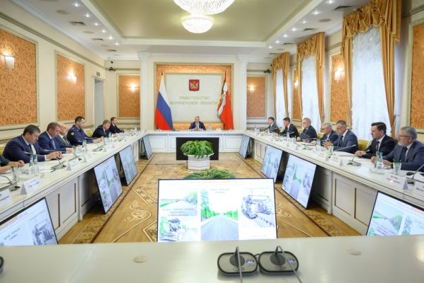 Как воронежский губернатор предложил бороться с водителями на выделенках? 