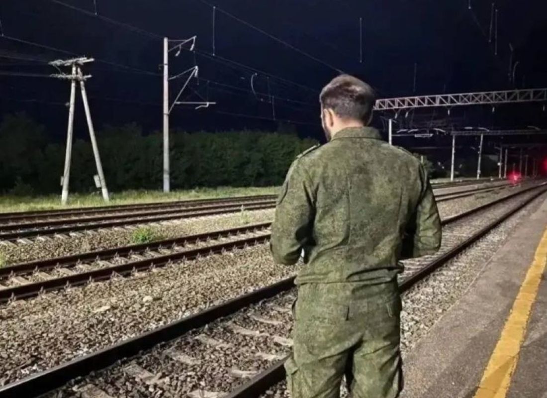 Пассажирский поезд снёс мотоцикл: погибли двое детей