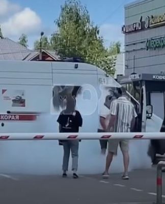 Поджёг авто и отбивался огнетушителем. Задержали воронежца, устроившего хаос в ЖК