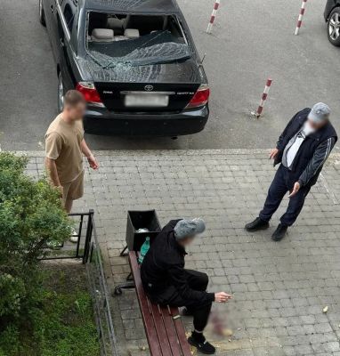 Кирпич сбросили на людей из окна воронежской многоэтажки — есть пострадавший (ВИ...