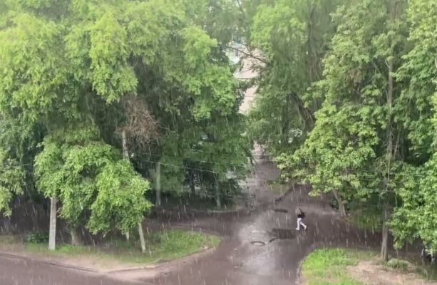 Первая летняя гроза обрушилась на Воронеж (ВИДЕО)