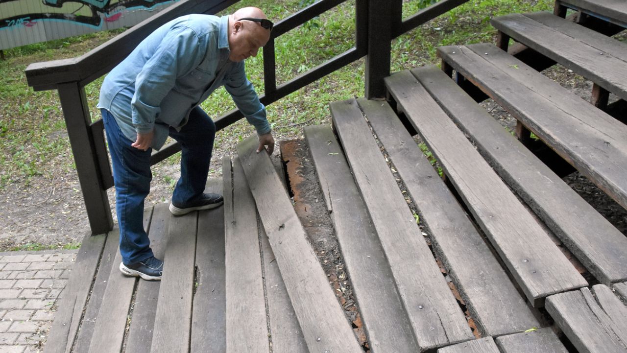 Почему лестница на&nbsp;входе в&nbsp;главный парк Воронежа находится в&nbsp;аварийном состоянии