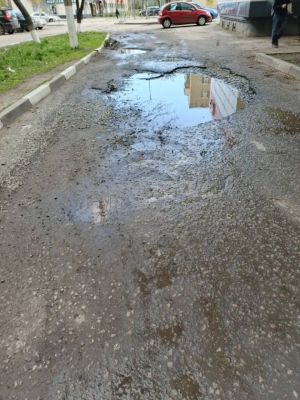 Жители дома на Макаренко в Белгороде тонут в грязи и ямах