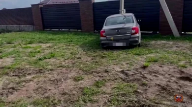 Под Белгородом «Датсун» врезался в световую мачту, тем самым спас чужой особняк