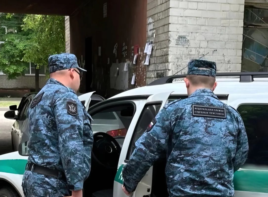 Воронежец пытался сбежать от&nbsp;судебных приставов на&nbsp;автобусе