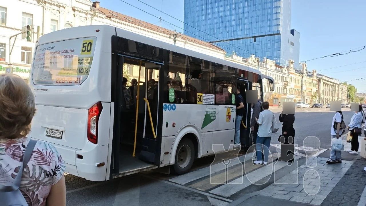 «Грубейшее нарушение ПДД». Крайне странная остановка автобуса ошеломила воронежца